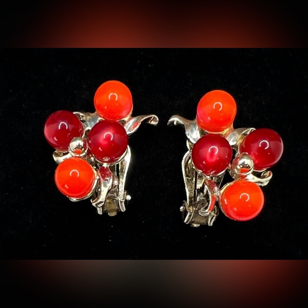 ❤️ NEW Lucite Red and Orange Clip-On Earrings. Stunning!